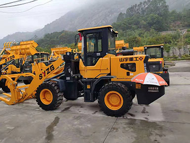 恭喜羅總喜提新車，山宇裝載機(jī)940走起，山宇重工，助您成功！